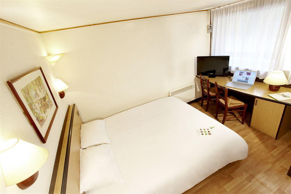 Campanile Agen Hotel Exterior foto